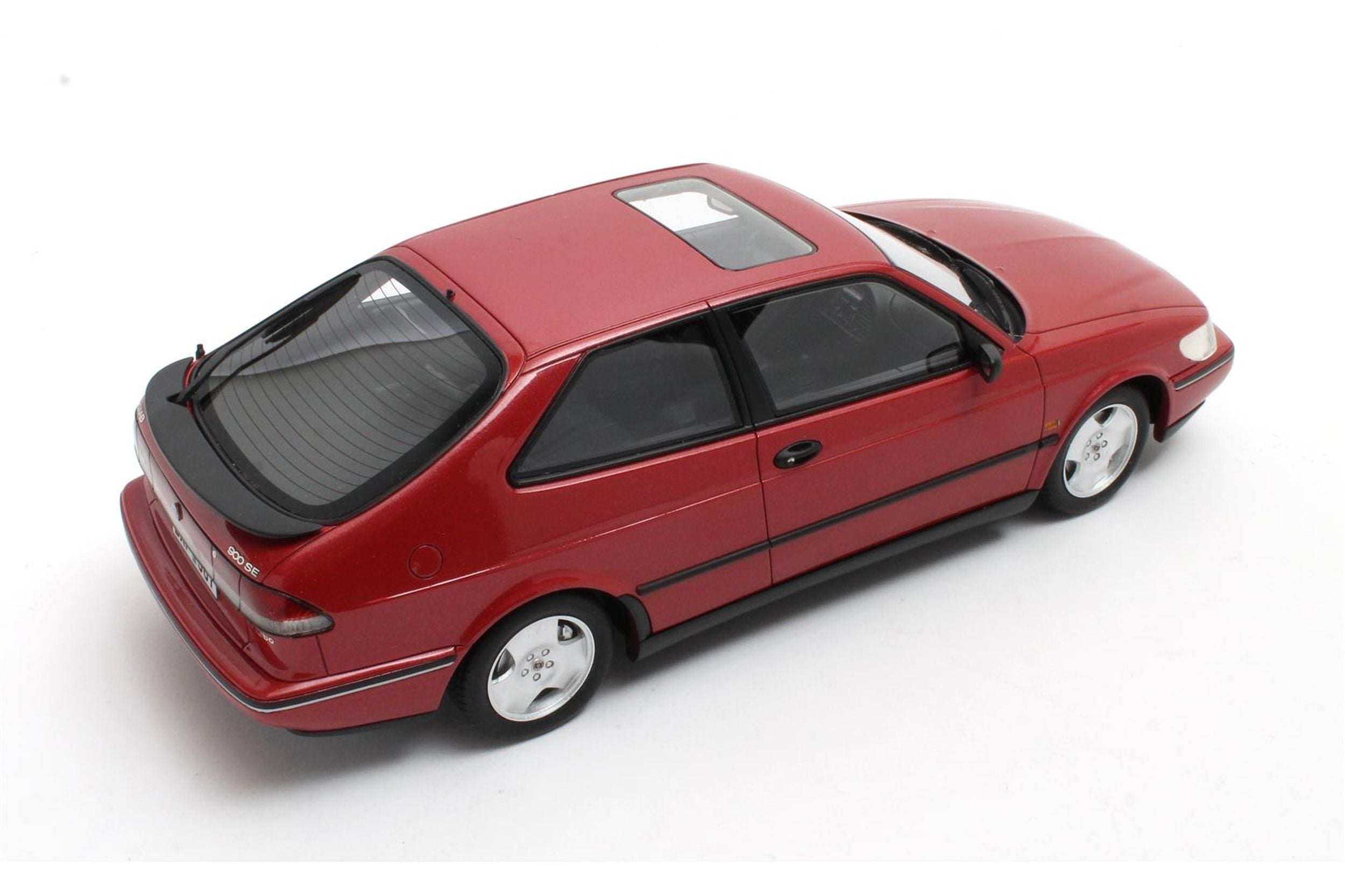 Cult Scale 1:18 Saab 900 SE Turbo 1994 Red (CML190-3) Limited Edition Resin Model 6 Cult Scale 1:18 Saab 900 SE Turbo 1994 Red (CML190-3) Limited Edition Resin Model - Image 6