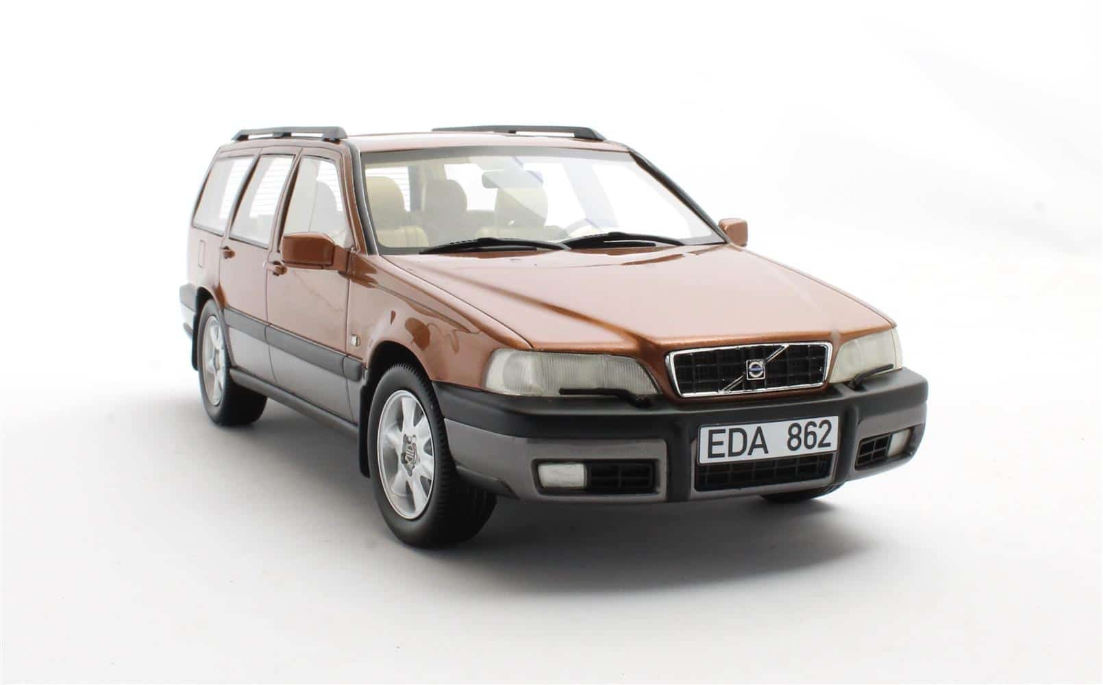 Cult Scale 1:18 Volvo V70 XC Cross Country Sandstone Pearl 1996-1999 4 Cult Scale 1:18 Volvo V70 XC Cross Country Sandstone Pearl 1996-1999