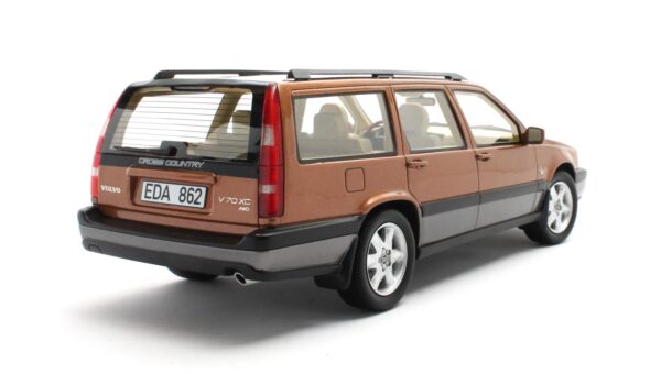Cult Scale 1:18 Volvo V70 XC Cross Country Sandstone Pearl 1996-1999
