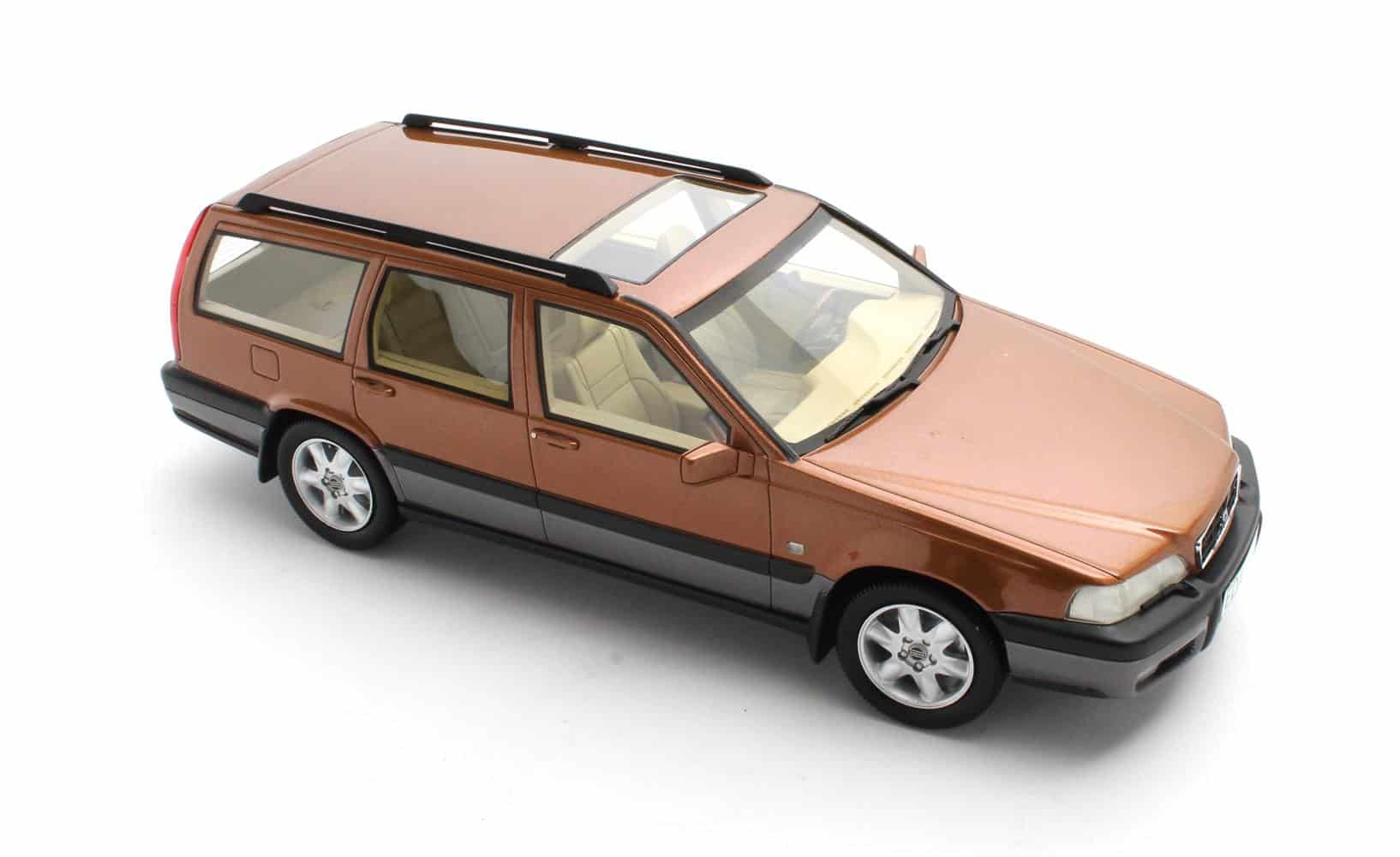 Cult Scale 1:18 Volvo V70 XC Cross Country Sandstone Pearl 1996-1999 7 Cult Scale 1:18 Volvo V70 XC Cross Country Sandstone Pearl 1996-1999