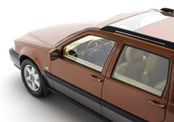 Cult Scale 1:18 Volvo V70 XC Cross Country Sandstone Pearl 1996-1999
