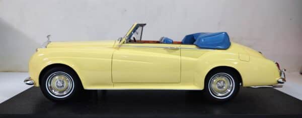 Cult Scale - 1:18 Rolls-Royce Silver Cloud DHC Ivory Yellow 1960-1962 - Limited Edition Resin Model
