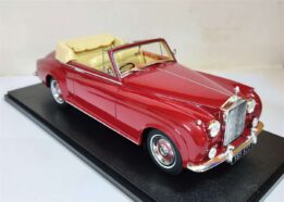 Cult Scale - 1:18 Rolls-Royce Silver Cloud DHC Red 1960-1962 - Limited Edition Resin Model