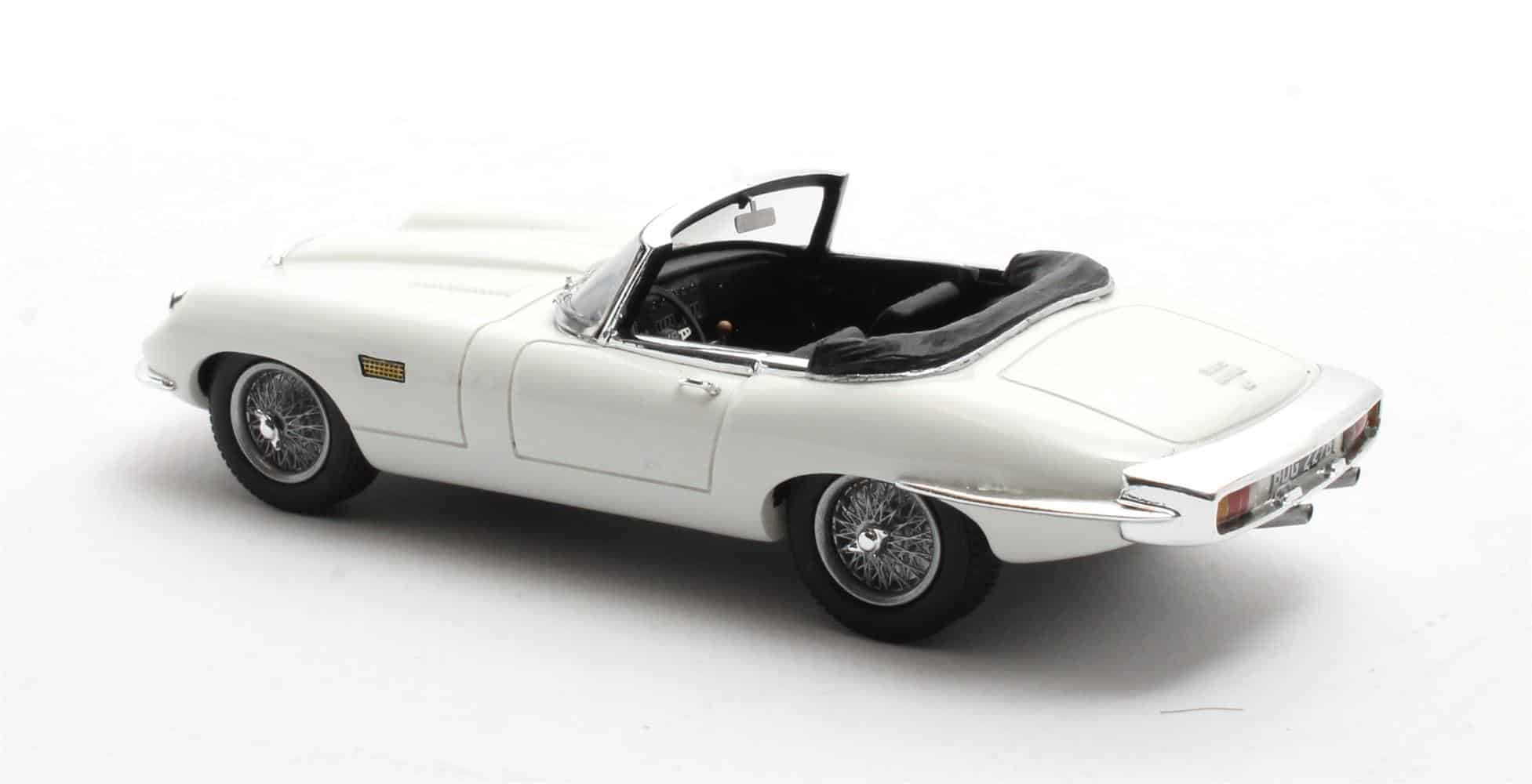 Matrix - 1:43 Jaguar E-Type Roadster Frua White Open-Top - Limited Edition Resin Model