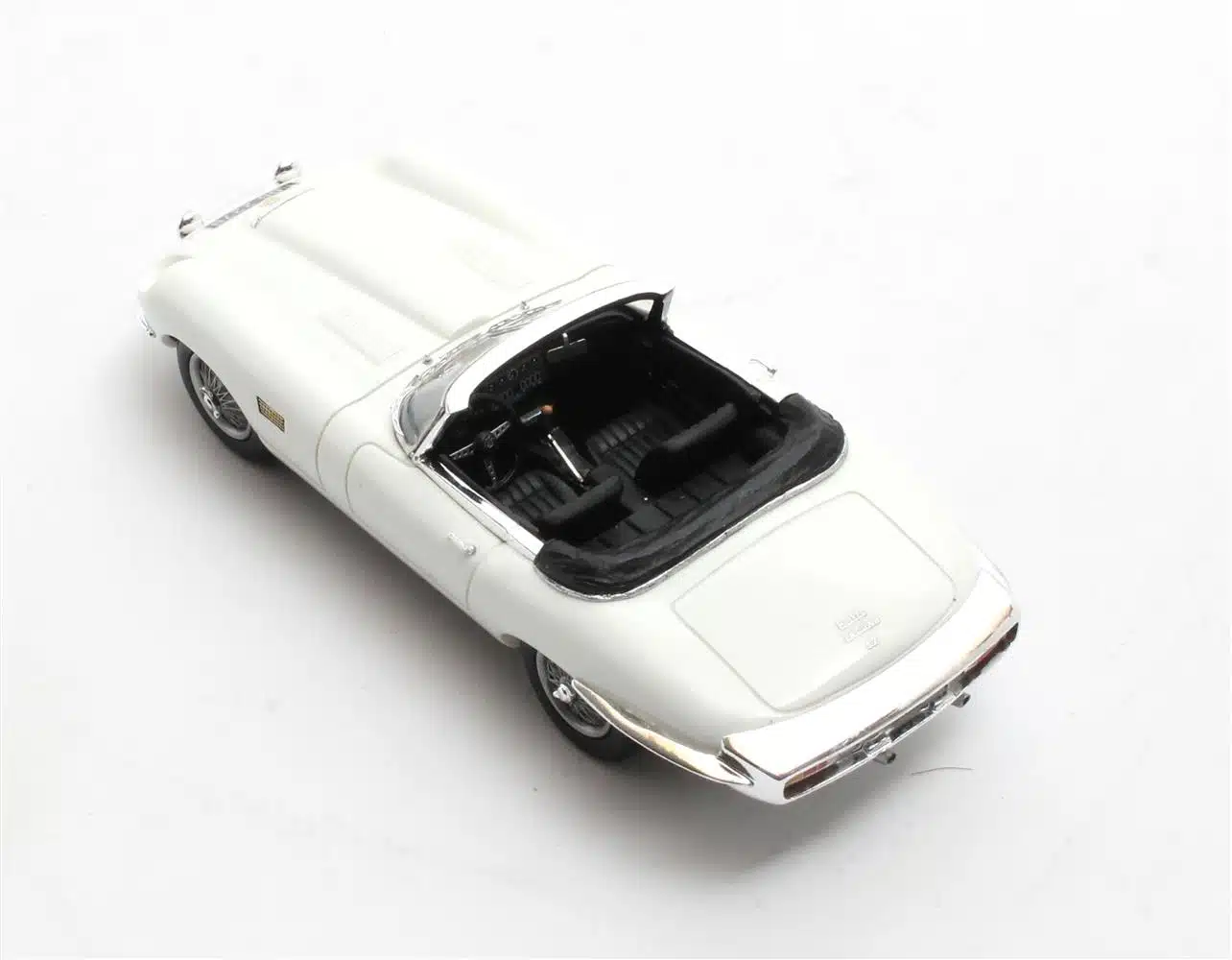 Matrix - 1:43 Jaguar E-Type Roadster Frua White Open-Top