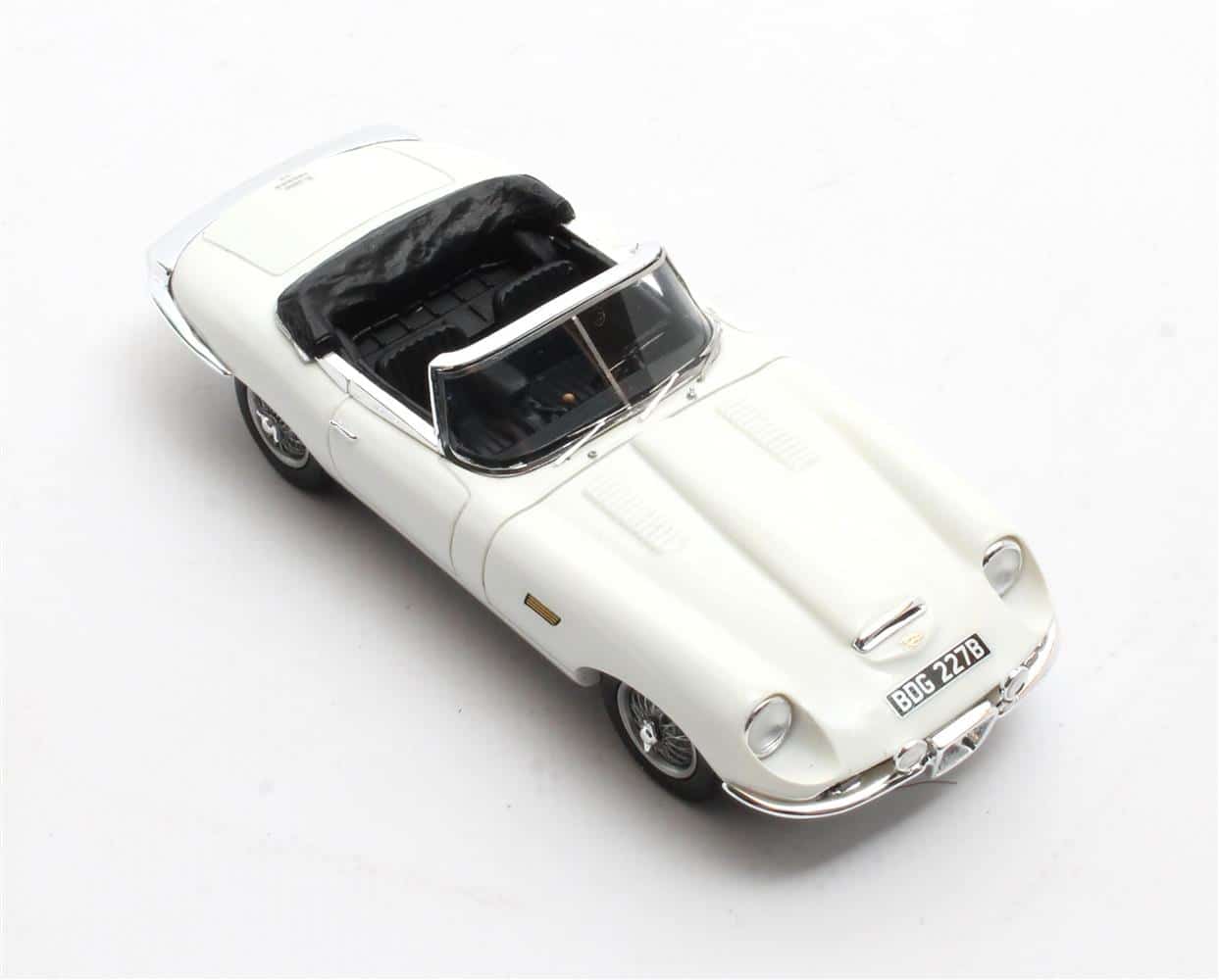 Matrix - 1:43 Jaguar E-Type Roadster Frua White Open-Top - Limited Edition Resin Model