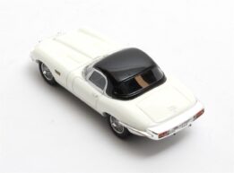 Matrix - 1:43 Jaguar E-Type Roadster Frua Red Closed-Top - Limited Edition Resin Model