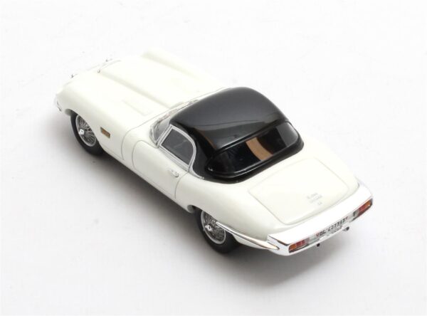 Matrix - 1:43 Jaguar E-Type Roadster Frua Red Closed-Top - Limited Edition Resin Model