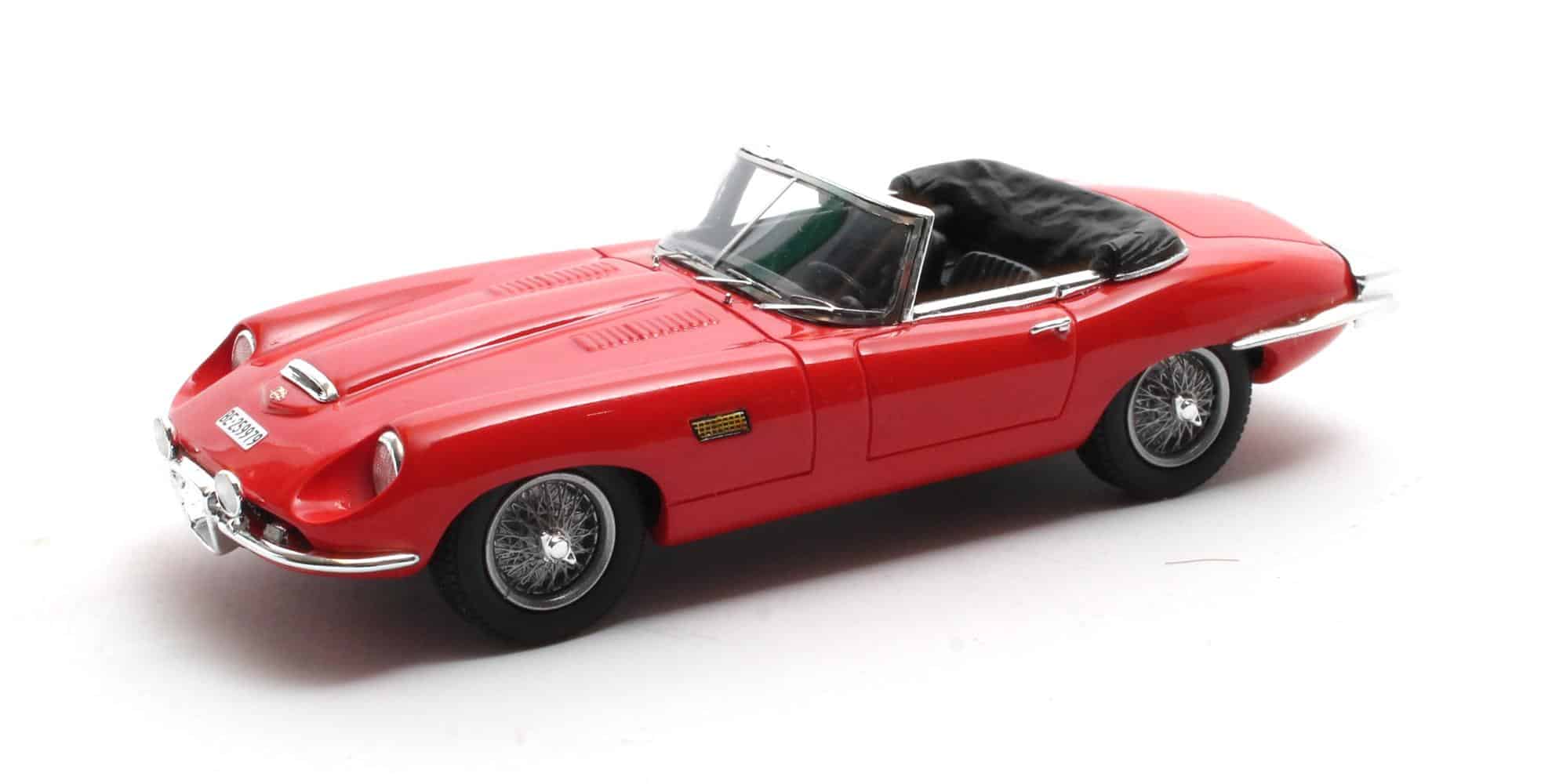 Matrix - 1:43 Jaguar E-Type Roadster Frua Red Open-Top - Limited Edition Resin Model