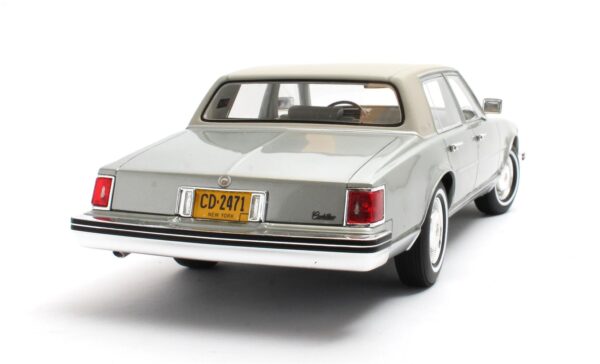 1:18 Cadillac Seville Silver Metallic 1976 - Limited Edition Resin Model by Cult Scale - Image 2