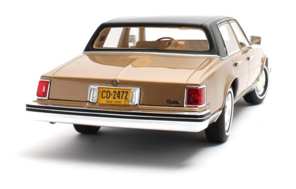 1:18 Cadillac Seville Gold Metallic 1976 - Limited Edition Resin Model by Cult Scale - Image 2