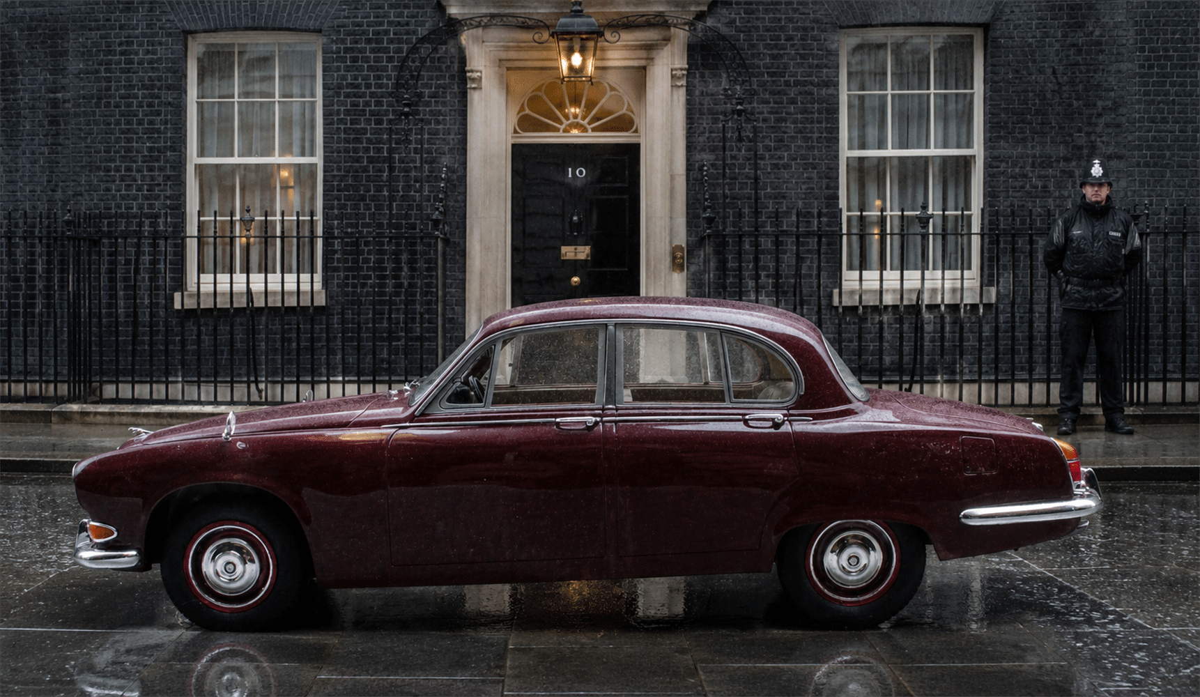 Cult Scale 1:18 Jaguar 420 1966-69 Regency Red (CML289-1) Limited Edition Resin Model 5 Cult Scale 1:18 Jaguar 420 1966-69 Regency Red (CML289-1) Limited Edition Resin Model - Image 5