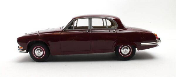 Cult Scale 1:18 Jaguar 420 1966-69 Regency Red (CML289-1) Limited Edition Resin Model 6 Cult Scale 1:18 Jaguar 420 1966-69 Regency Red (CML289-1) Limited Edition Resin Model