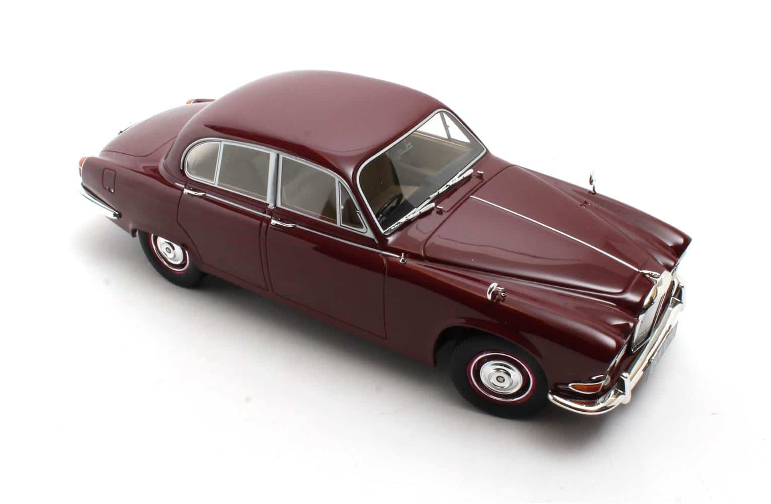 Cult Scale 1:18 Jaguar 420 1966-69 Regency Red (CML289-1) Limited Edition Resin Model 3 Cult Scale 1:18 Jaguar 420 1966-69 Regency Red (CML289-1) Limited Edition Resin Model - Image 3