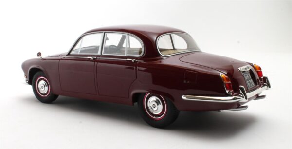 Cult Scale 1:18 Jaguar 420 1966-69 Regency Red (CML289-1) Limited Edition Resin Model 8 Cult Scale 1:18 Jaguar 420 1966-69 Regency Red (CML289-1) Limited Edition Resin Model