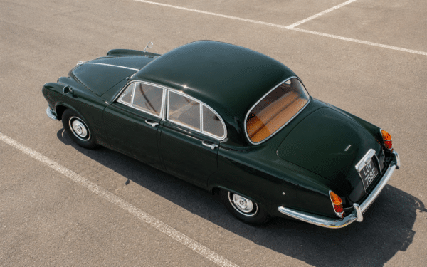 Cult Scale 1:18 Jaguar 420 1966-69 British Racing Green (CML289-2) Limited Edition Resin Model 9 Cult Scale 1:18 Jaguar 420 1966-69 British Racing Green (CML289-2) Limited Edition Resin Model