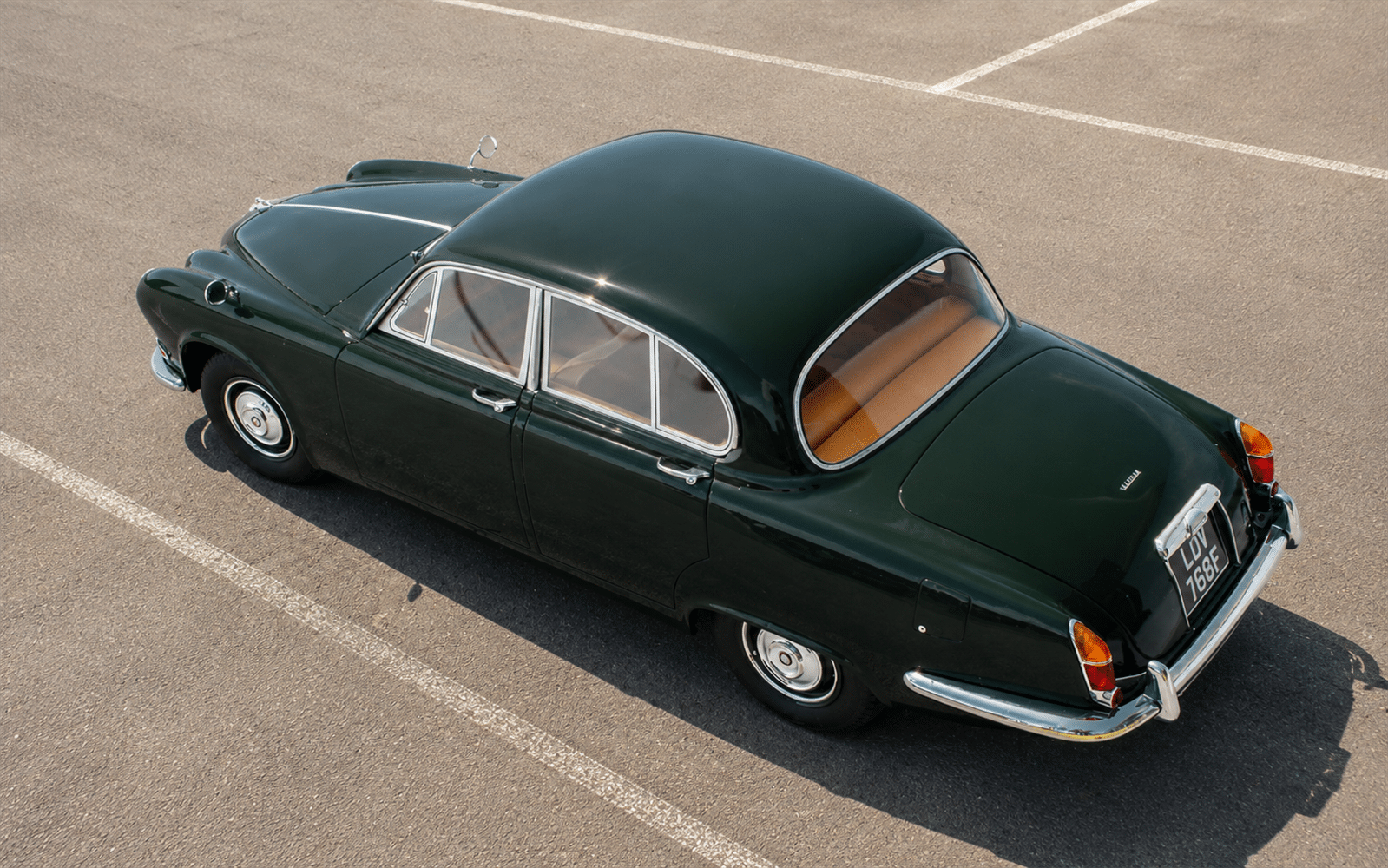 Cult Scale 1:18 Jaguar 420 1966-69 British Racing Green (CML289-2) Limited Edition Resin Model 5 Cult Scale 1:18 Jaguar 420 1966-69 British Racing Green (CML289-2) Limited Edition Resin Model - Image 5