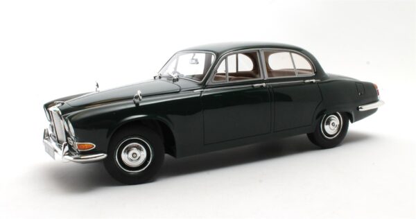 Cult Scale 1:18 Jaguar 420 1966-69 British Racing Green (CML289-2) Limited Edition Resin Model