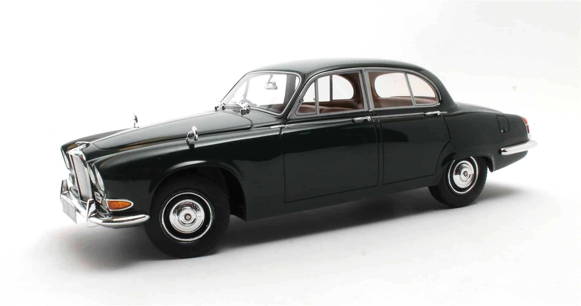 Cult Scale 1:18 Jaguar 420 1966-69 British Racing Green (CML289-2) Limited Edition Resin Model