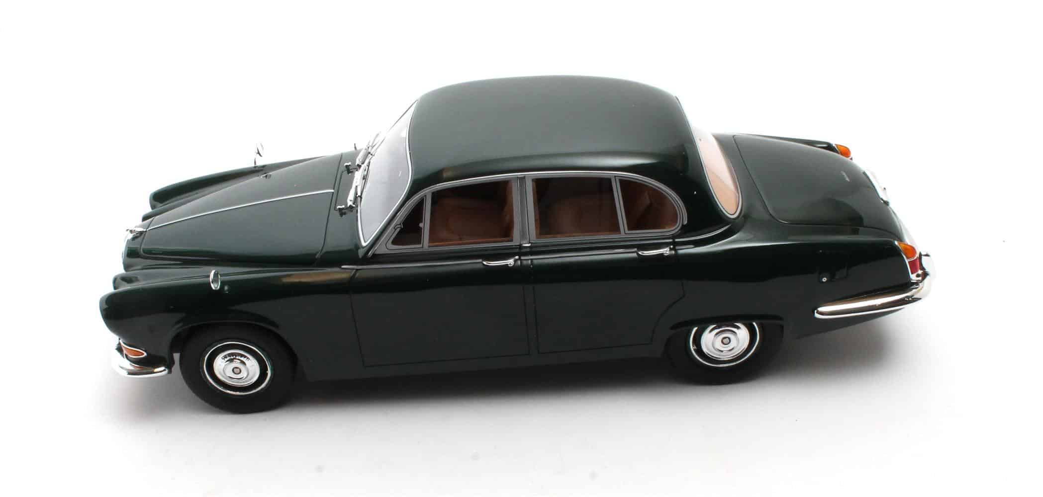 Cult Scale 1:18 Jaguar 420 1966-69 British Racing Green (CML289-2) Limited Edition Resin Model 3 Cult Scale 1:18 Jaguar 420 1966-69 British Racing Green (CML289-2) Limited Edition Resin Model - Image 3