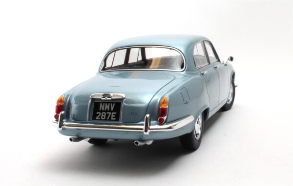 Cult Scale 1:18 Jaguar 420 1966-69 Opalescent Silver Blue Metallic (CML289-3) Limited Edition Resin Model 7 Cult Scale 1:18 Jaguar 420 1966-69 Opalescent Silver Blue Metallic (CML289-3) Limited Edition Resin Model