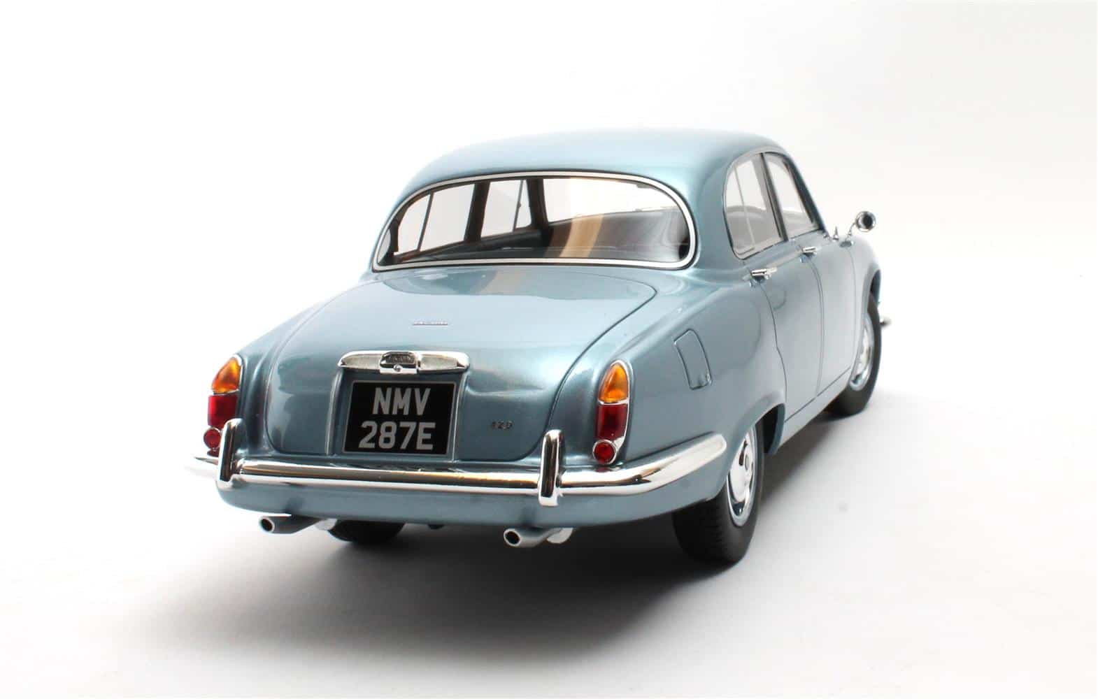 Cult Scale 1:18 Jaguar 420 1966-69 Opalescent Silver Blue Metallic (CML289-3) Limited Edition Resin Model 3 Cult Scale 1:18 Jaguar 420 1966-69 Opalescent Silver Blue Metallic (CML289-3) Limited Edition Resin Model - Image 3
