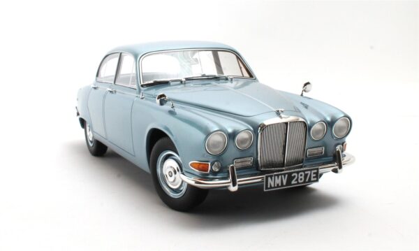 Cult Scale 1:18 Jaguar 420 1966-69 Opalescent Silver Blue Metallic (CML289-3) Limited Edition Resin Model 6 Cult Scale 1:18 Jaguar 420 1966-69 Opalescent Silver Blue Metallic (CML289-3) Limited Edition Resin Model
