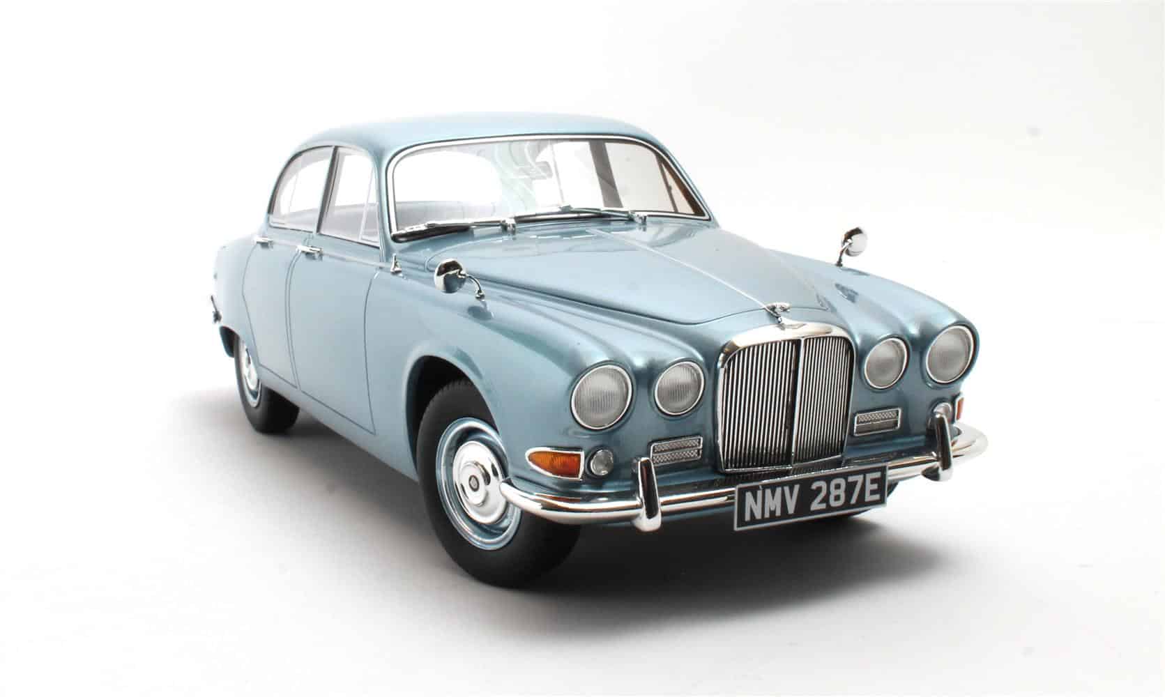 Cult Scale 1:18 Jaguar 420 1966-69 Opalescent Silver Blue Metallic (CML289-3) Limited Edition Resin Model 2 Cult Scale 1:18 Jaguar 420 1966-69 Opalescent Silver Blue Metallic (CML289-3) Limited Edition Resin Model - Image 2