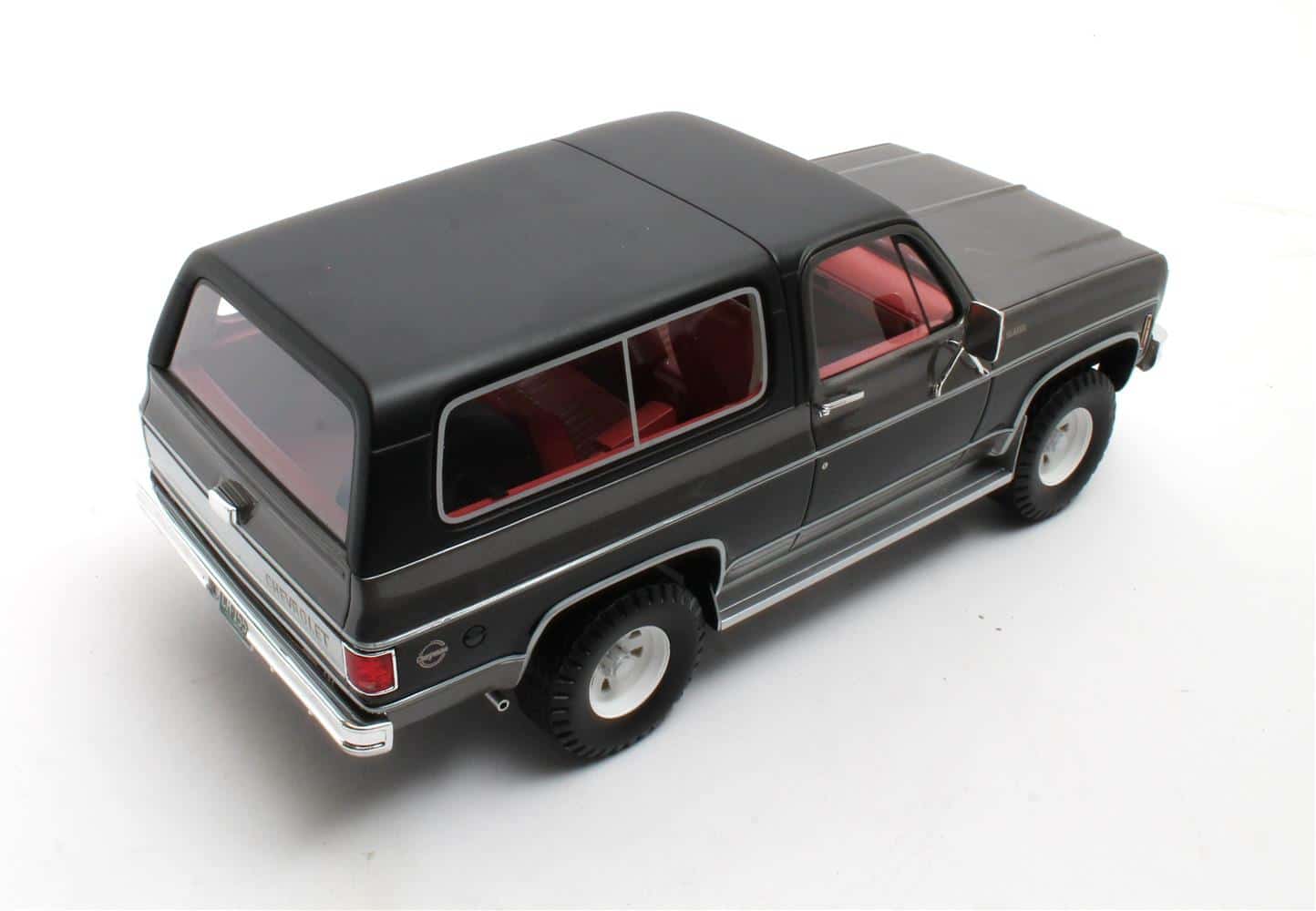 Cult Scale 1:18 Chevrolet Blazer K5 1973-1978 Grey/Black (CML155-2) Limited Edition Resin Model 5 Cult Scale 1:18 Chevrolet Blazer K5 1973-1978 Grey/Black (CML155-2) Limited Edition Resin Model - Image 5