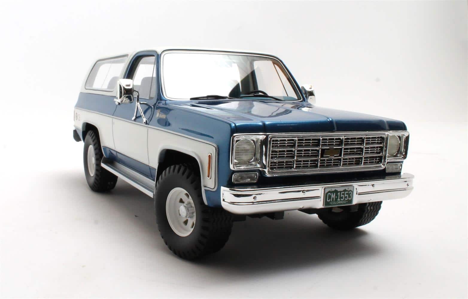 Cult Scale 1:18 Chevrolet Blazer K5 1973-1978 Blue/White (CML155-3) Limited Edition Resin Model 4 Cult Scale 1:18 Chevrolet Blazer K5 1973-1978 Blue/White (CML155-3) Limited Edition Resin Model - Image 4