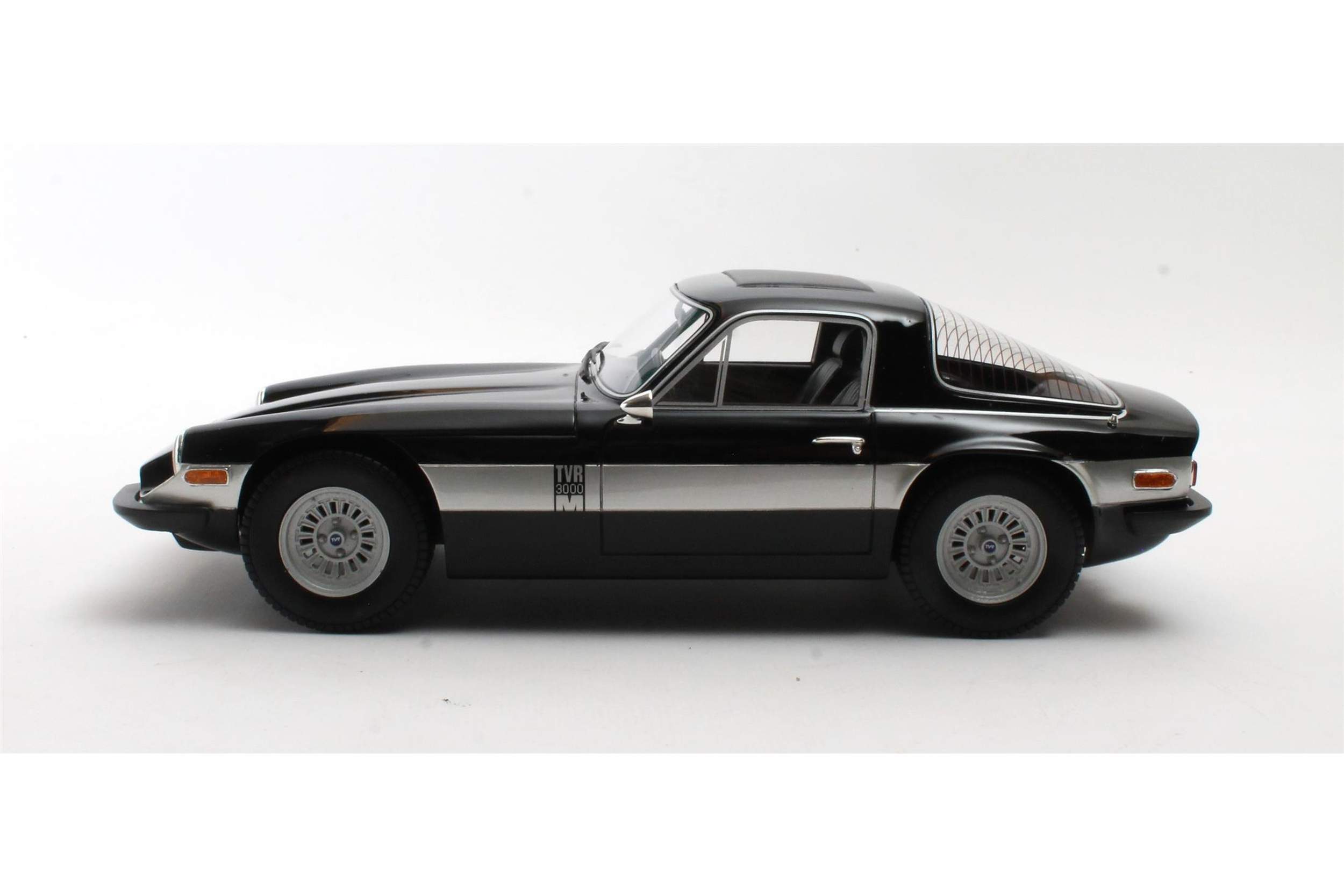 Cult Scale 1:18 TVR 3000M 1972-1976 Black (CML226-1) Limited Edition Resin Model - Image 6