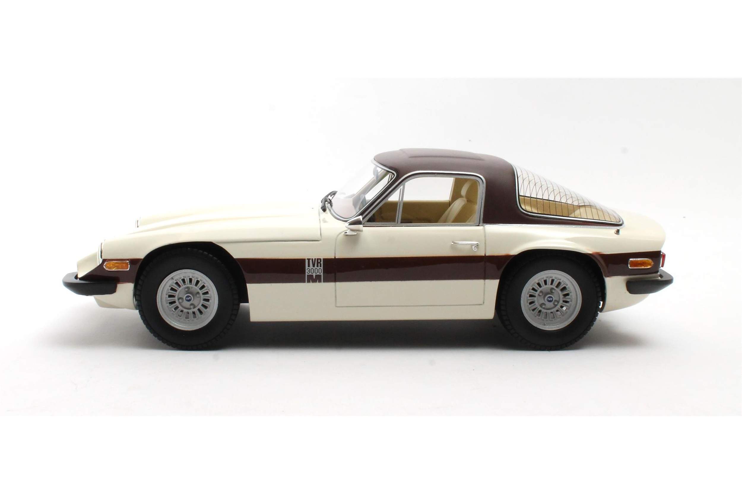 Cult Scale 1:18 TVR 3000M 1972-1976 Creme (CML226-3) Limited Edition Resin Model - Image 6