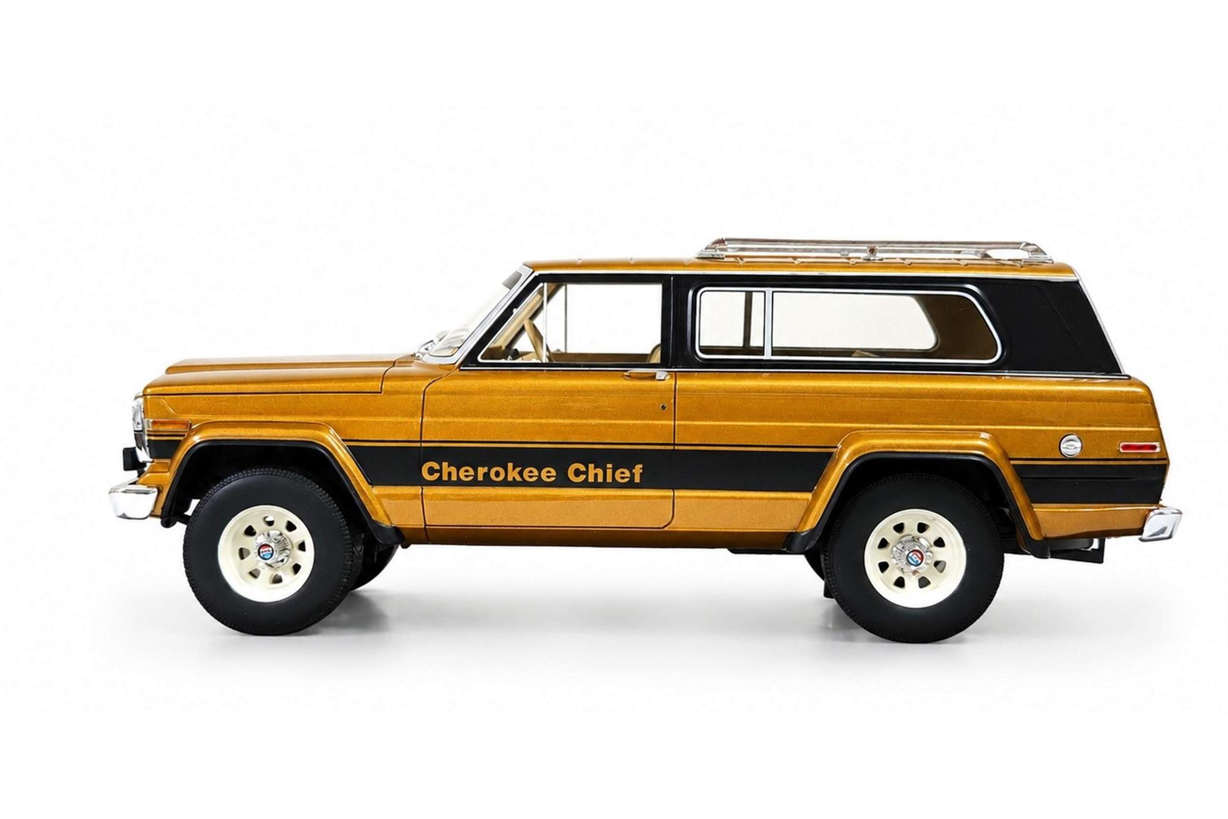Cult Scale 1:18 Jeep Cherokee Chief (SJ) 1980-1983 Brown Metallic (CML207-2) Limited Edition Resin Model 3 Cult Scale 1:18 Jeep Cherokee Chief (SJ) 1980-1983 Brown Metallic (CML207-2) Limited Edition Resin Model - Image 3