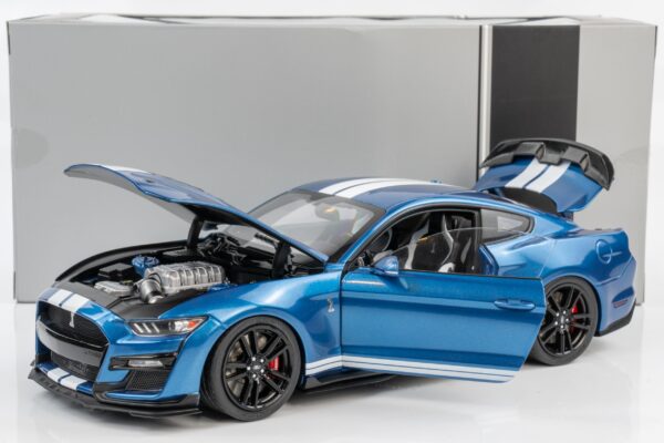 Ixo - 1:18 Ford Mustang Shelby GT500 Atlas Blue Metallic - Diecast Model 12 Ixo - 1:18 Ford Mustang Shelby GT500 Atlas Blue Metallic - Diecast Model