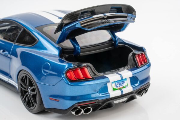 Ixo - 1:18 Ford Mustang Shelby GT500 Atlas Blue Metallic - Diecast Model 17 Ixo - 1:18 Ford Mustang Shelby GT500 Atlas Blue Metallic - Diecast Model