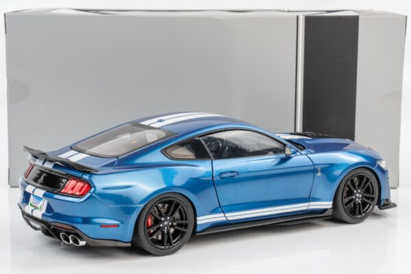 Ixo - 1:18 Ford Mustang Shelby GT500 Atlas Blue Metallic - Diecast Model 14 Ixo - 1:18 Ford Mustang Shelby GT500 Atlas Blue Metallic - Diecast Model