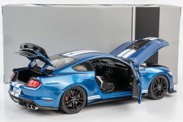 Ixo - 1:18 Ford Mustang Shelby GT500 Atlas Blue Metallic - Diecast Model 13 Ixo - 1:18 Ford Mustang Shelby GT500 Atlas Blue Metallic - Diecast Model