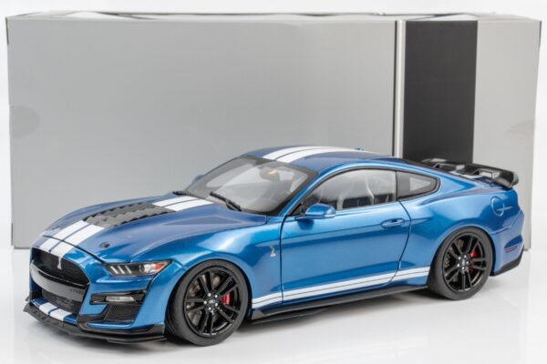 Ixo - 1:18 Ford Mustang Shelby GT500 Atlas Blue Metallic - Diecast Model