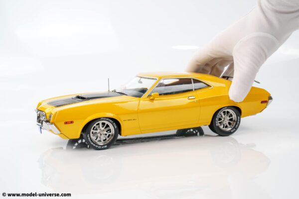 Ixo - 1:18 Ford Gran Torino Sport 1972 Yellow Metallic - Diecast Model 12 Ixo - 1:18 Ford Gran Torino Sport 1972 Yellow Metallic - Diecast Model