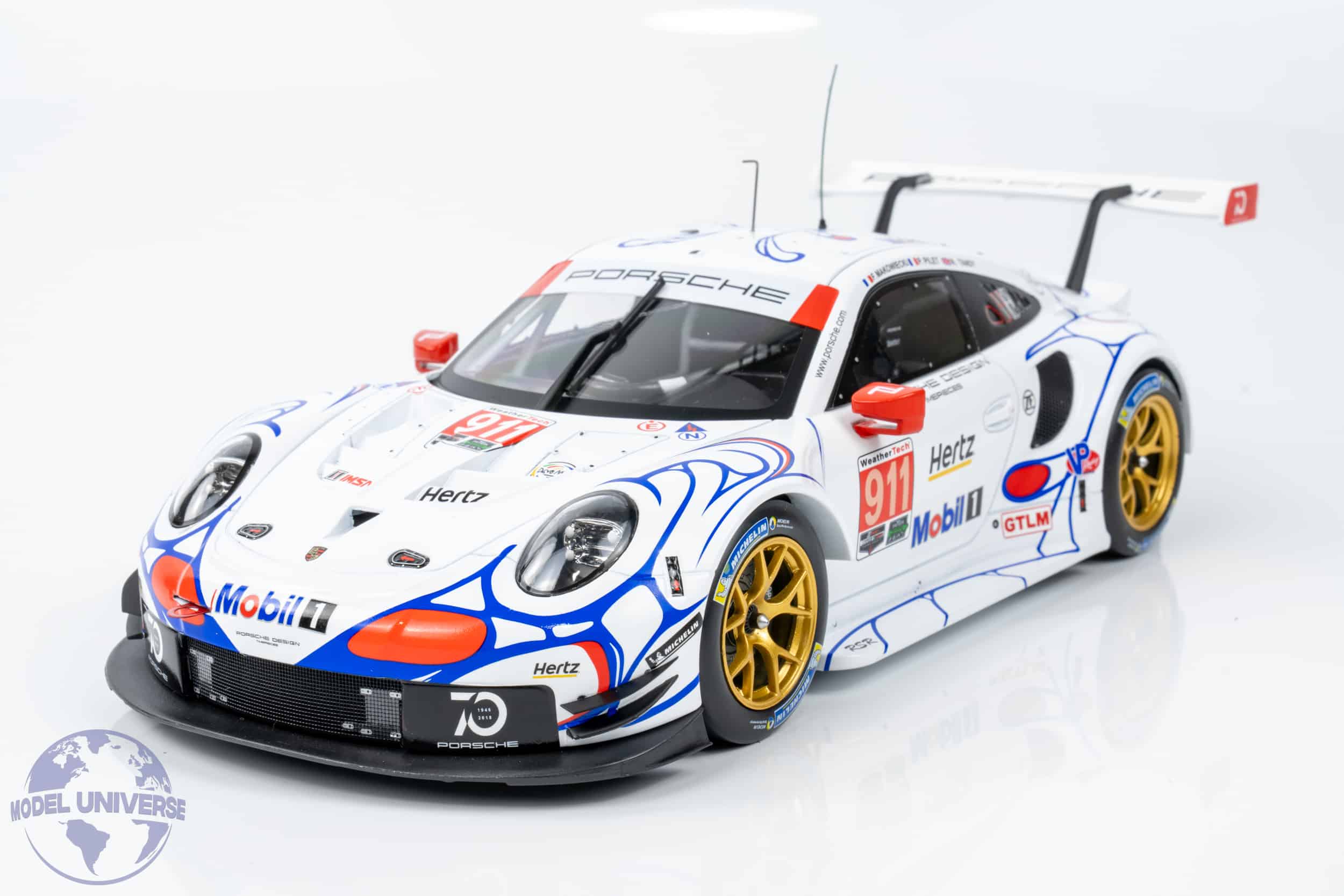 Ixo - 1:18 Porsche 911 RSR No.911 Class Winner Petit Le Mans 2018 - Pilet, Tandy, Makowiecki - Diecast Model 6 Ixo - 1:18 Porsche 911 RSR No.911 Class Winner Petit Le Mans 2018 - Pilet, Tandy, Makowiecki - Diecast Model