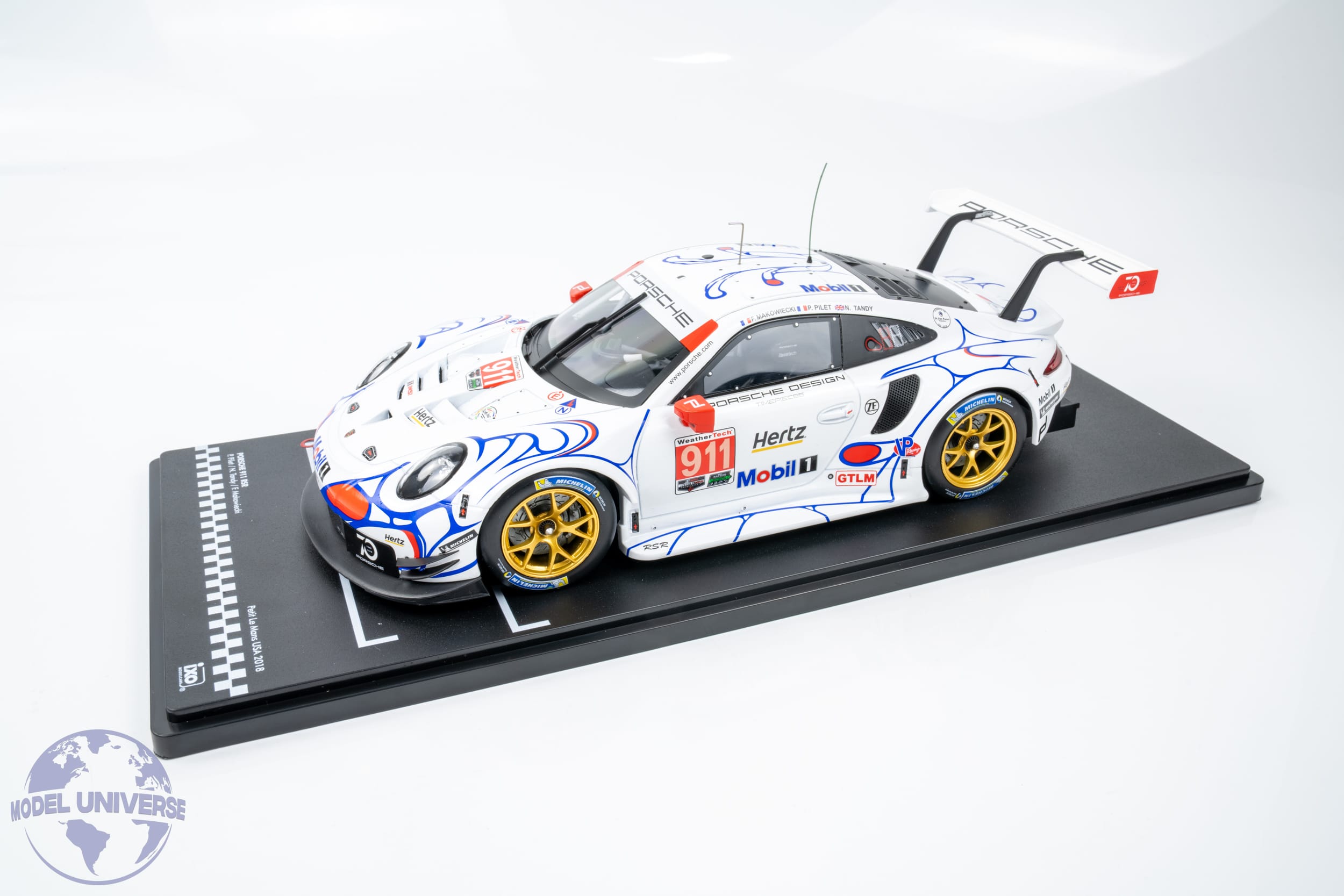 Ixo - 1:18 Porsche 911 RSR No.911 Class Winner Petit Le Mans 2018 - Pilet, Tandy, Makowiecki - Diecast Model 9 Ixo - 1:18 Porsche 911 RSR No.911 Class Winner Petit Le Mans 2018 - Pilet, Tandy, Makowiecki - Diecast Model