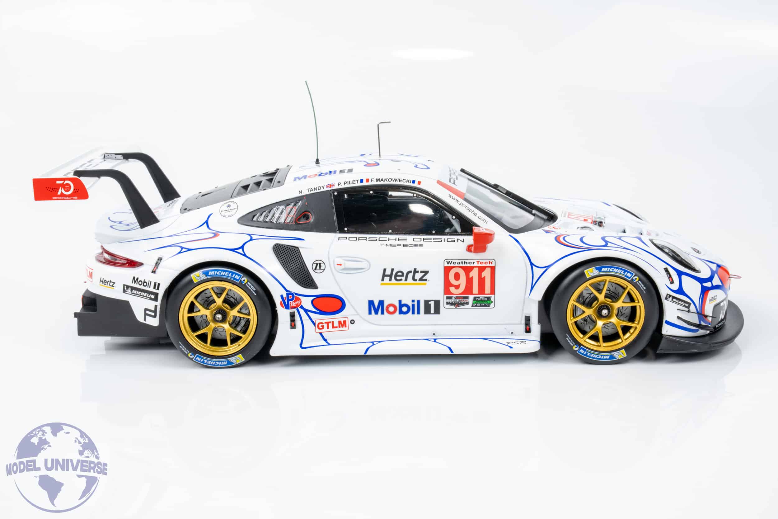 Ixo - 1:18 Porsche 911 RSR No.911 Class Winner Petit Le Mans 2018 - Pilet, Tandy, Makowiecki - Diecast Model 8 Ixo - 1:18 Porsche 911 RSR No.911 Class Winner Petit Le Mans 2018 - Pilet, Tandy, Makowiecki - Diecast Model