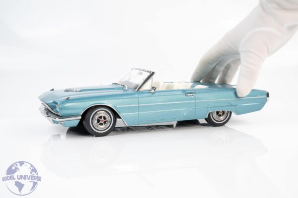 KK Scale - 1:18 Ford Thunderbird Cabriolet 1966 Light Blue Metallic / White Roof - Diecast Model 16 KK Scale - 1:18 Ford Thunderbird Cabriolet 1966 Light Blue Metallic / White Roof - Diecast Model