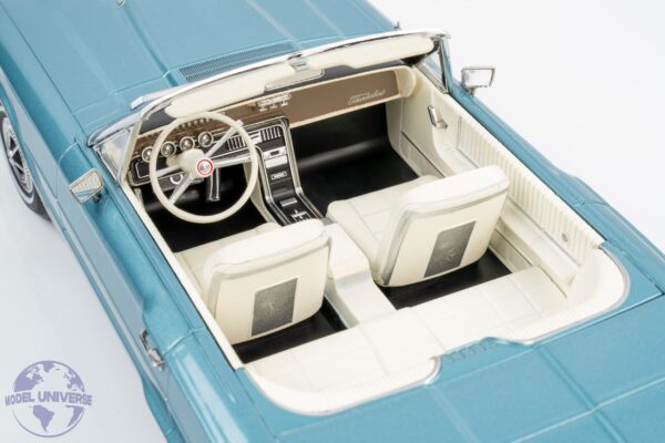 KK Scale - 1:18 Ford Thunderbird Cabriolet 1966 Light Blue Metallic / White Roof - Diecast Model 20 KK Scale - 1:18 Ford Thunderbird Cabriolet 1966 Light Blue Metallic / White Roof - Diecast Model