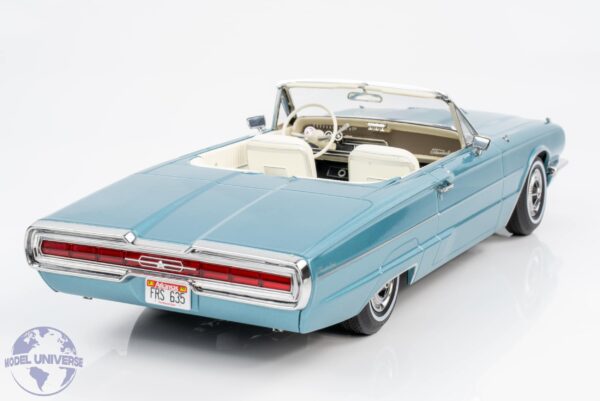 KK Scale - 1:18 Ford Thunderbird Cabriolet 1966 Light Blue Metallic / White Roof - Diecast Model 19 KK Scale - 1:18 Ford Thunderbird Cabriolet 1966 Light Blue Metallic / White Roof - Diecast Model
