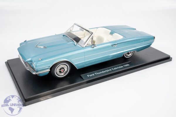 KK Scale - 1:18 Ford Thunderbird Cabriolet 1966 Light Blue Metallic / White Roof - Diecast Model 17 KK Scale - 1:18 Ford Thunderbird Cabriolet 1966 Light Blue Metallic / White Roof - Diecast Model