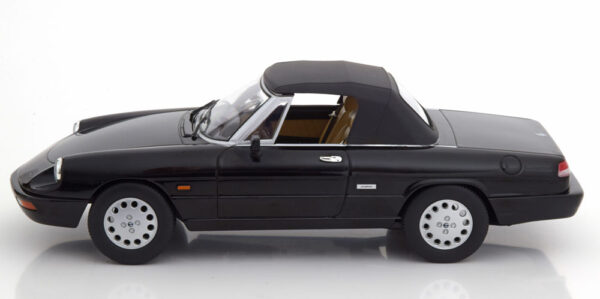 KKDC180182 Alfa Romeo Spider 4 1:18 scale diecast model car