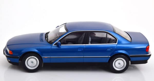 kk scale - 1:18 bmw 740i e38 1.series 1994 blue metallic