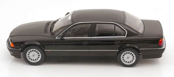 KK Scale - 1:18 BMW 740i (E38) Black Metallic 1994 - Diecast Model