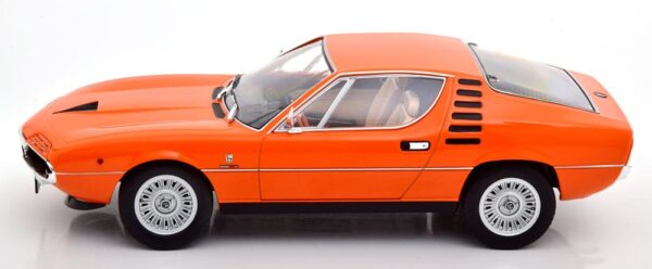 KK Scale - 1:18 Alfa Romeo Montreal 1970 Orange/Beige Interior 8 kk scale - 1:18 alfa romeo montreal 1970 orange/beige interior
